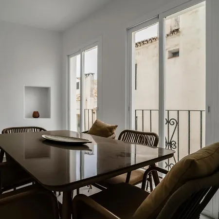 Sanders Sol 1 - Smart Three-bedroom In The Center Of Puerto Banus Nightlife *